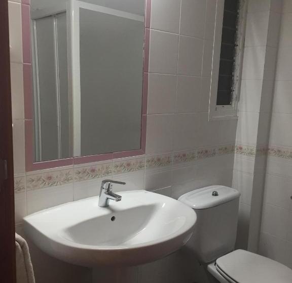 غرفة قياسية بدون مكييف هواء, Hostal Roberto