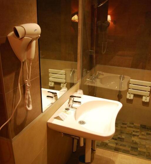 חדר סטנדרט לשלושה, Santa Faz