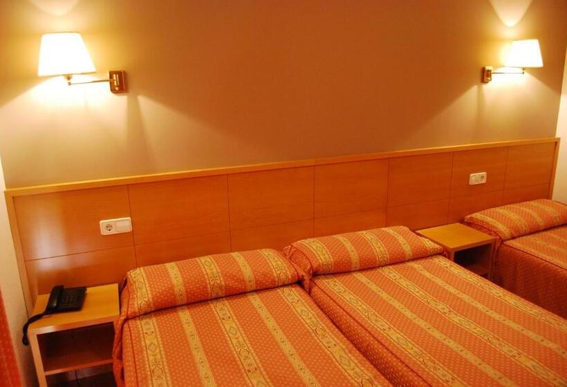 חדר סטנדרט לשלושה, Santa Faz