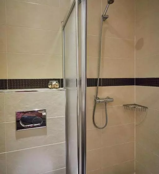 Superior Oda, Hostal Barrera
