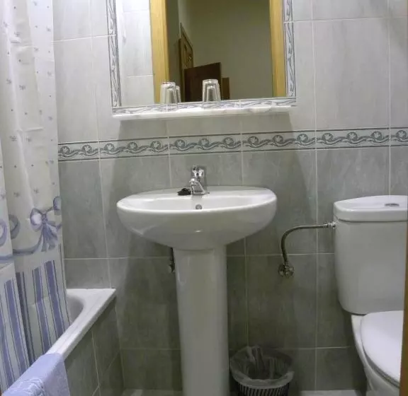 スタンダードトリプルルーム, Hostal Biarritz