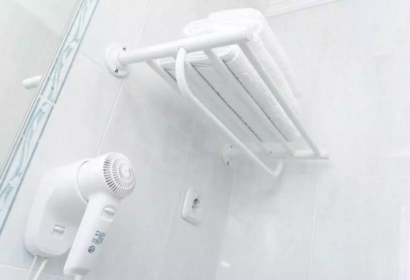 スタンダードトリプルルーム, Hostal Biarritz