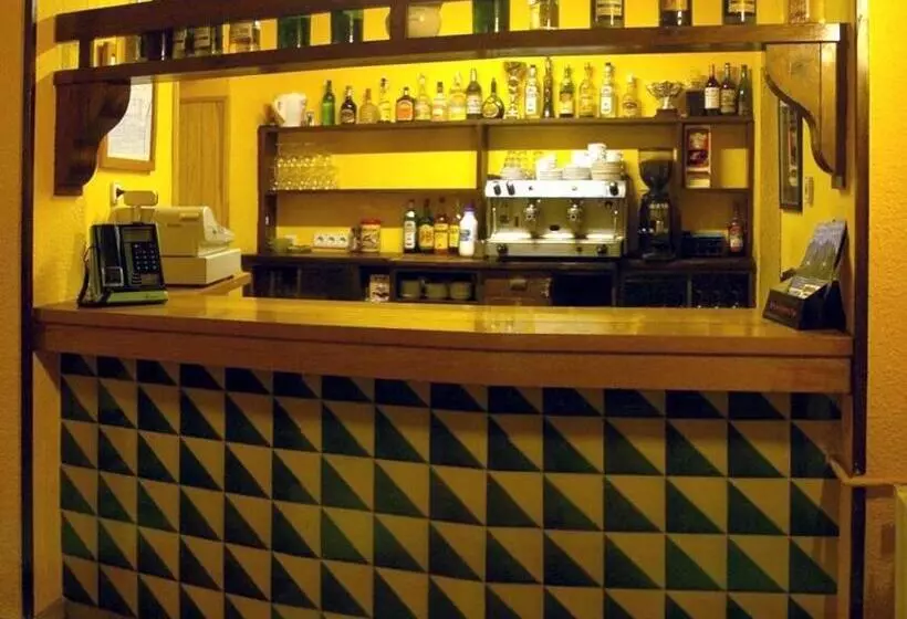 Habitación Cuádruple Estándar, Hostal Les Collades
