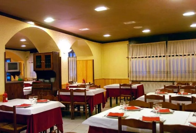 Habitación Cuádruple Estándar, Hostal Les Collades