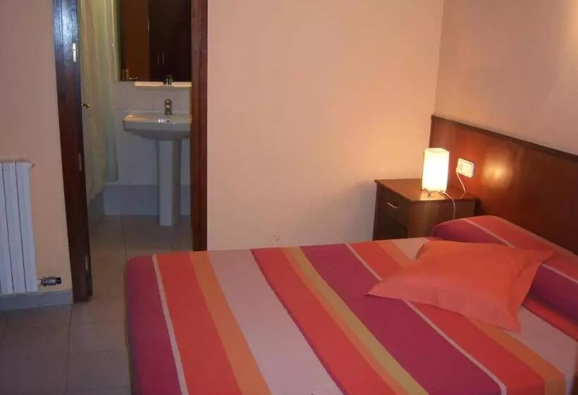 Habitación Cuádruple Estándar, Hostal Les Collades