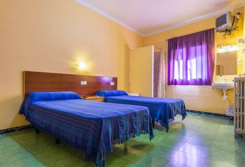 חדר סטנדרט חדר אמבטיה משותף, Hostal Urgell