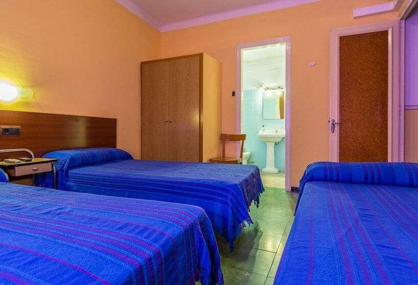 חדר סטנדרט לשלושה, Hostal Urgell