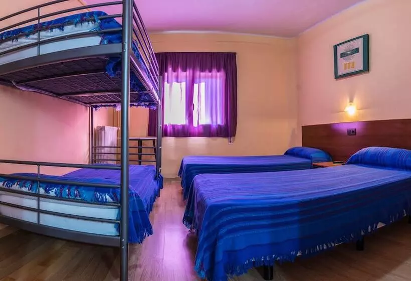 Habitació Quàdruple Estàndard, Hostal Urgell