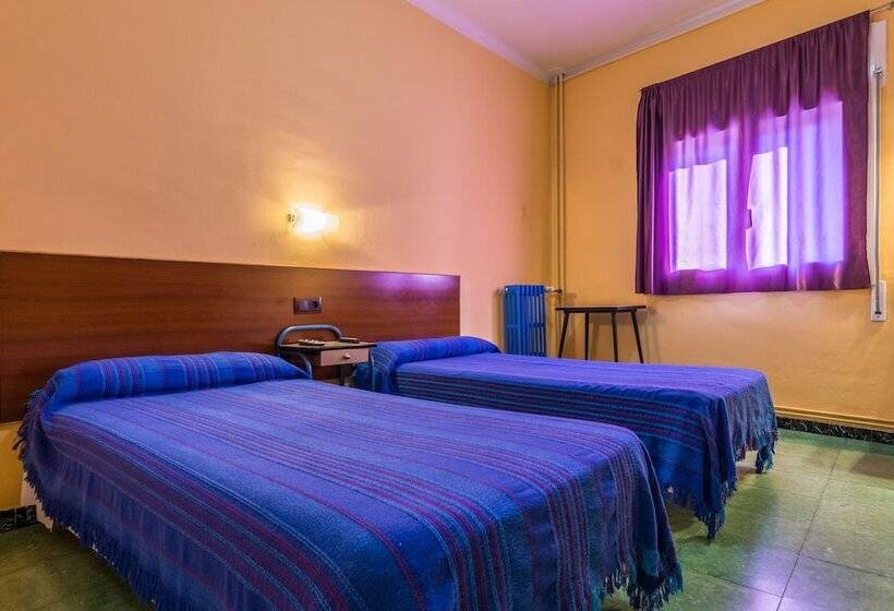 חדר סטנדרט חדר אמבטיה משותף, Hostal Urgell
