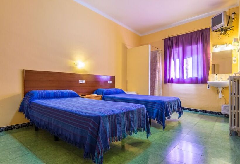 חדר סטנדרט חדר אמבטיה משותף, Hostal Urgell