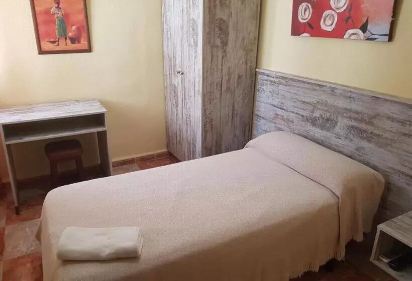 اتاق استاندارد یک نفره, Hostal Virgen Del Rocío