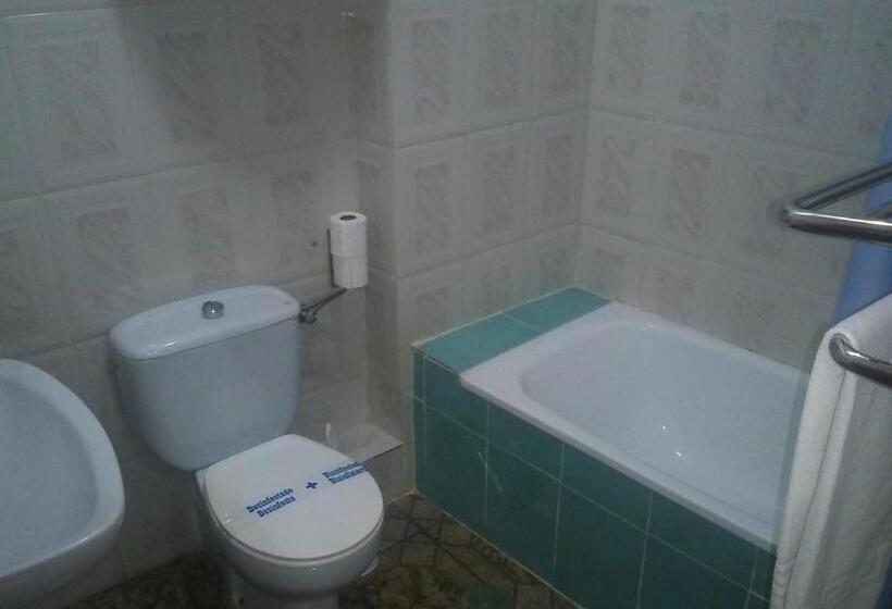 Номер Стандарт, Hostal Virgen Del Rocío