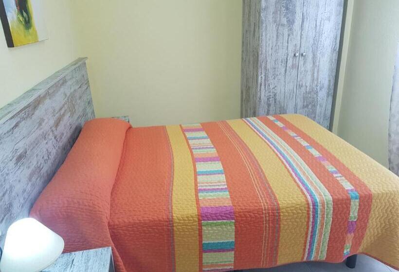 Номер Стандарт, Hostal Virgen Del Rocío