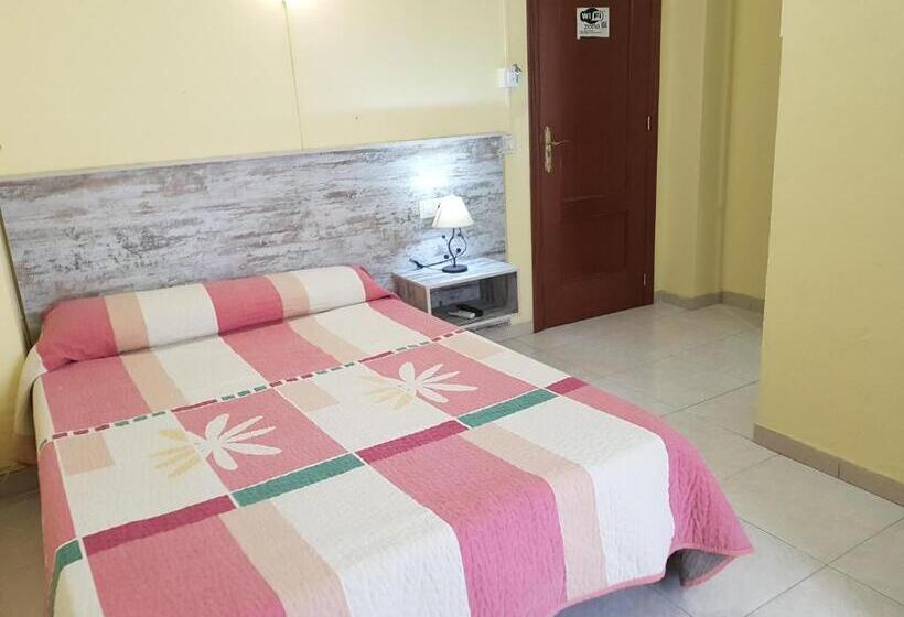 Номер Стандарт, Hostal Virgen Del Rocío