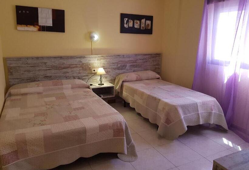 ベーシックトリプルルーム, Hostal Virgen Del Rocío