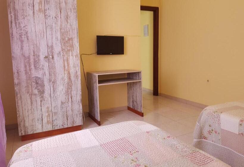 Трехместный Номер Базовый, Hostal Virgen Del Rocío