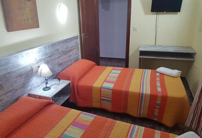 Семейный Номер, Hostal Virgen Del Rocío