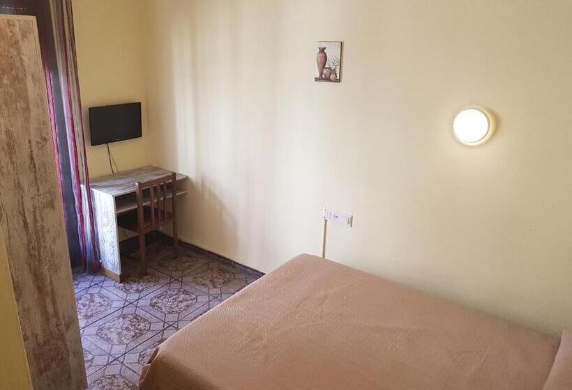 Номер Стандарт, Hostal Virgen Del Rocío