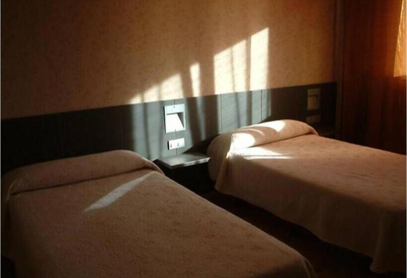 スタンダードトリプルルーム, Area Serrano