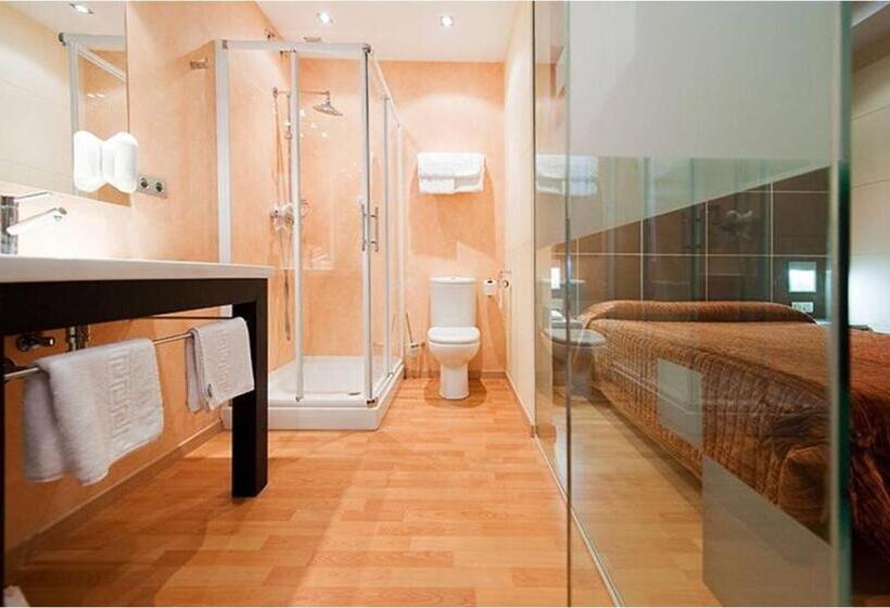 スタンダードトリプルルーム, Area Serrano