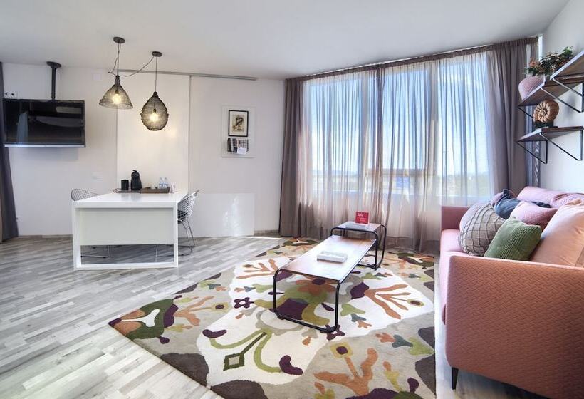 جناح, Luze El Villa