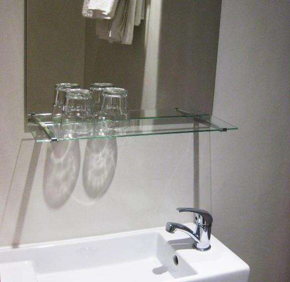 标准单人间, La Malagueña By Croma