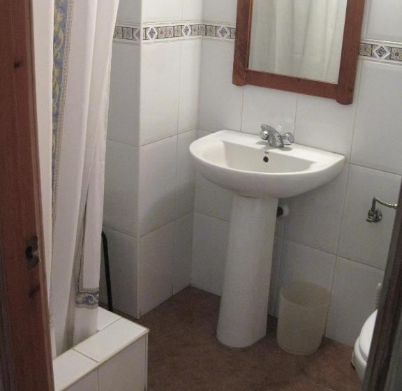 标准单人间, La Malagueña By Croma