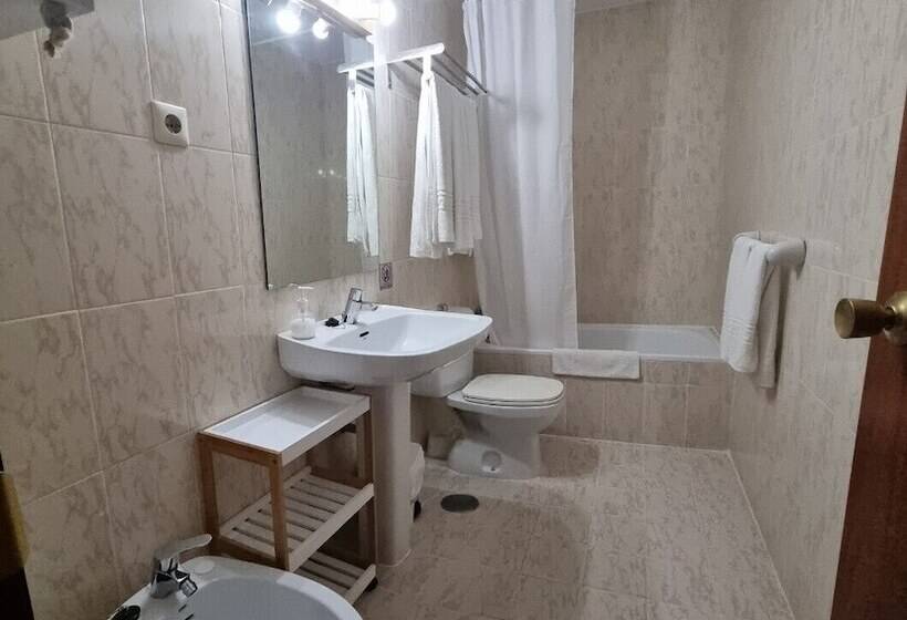 Номер Стандарт Трехместный, Hostal Cuevas