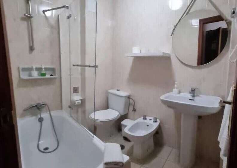 标准三人间, Hostal Cuevas