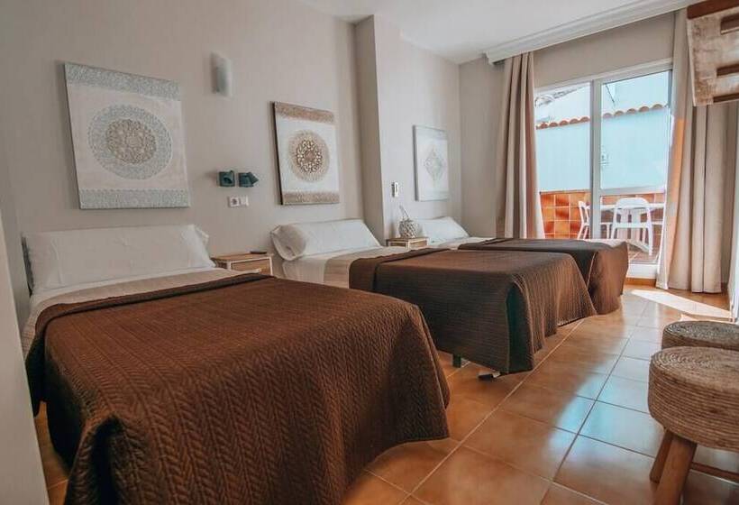 标准三人间, Hostal Cuevas