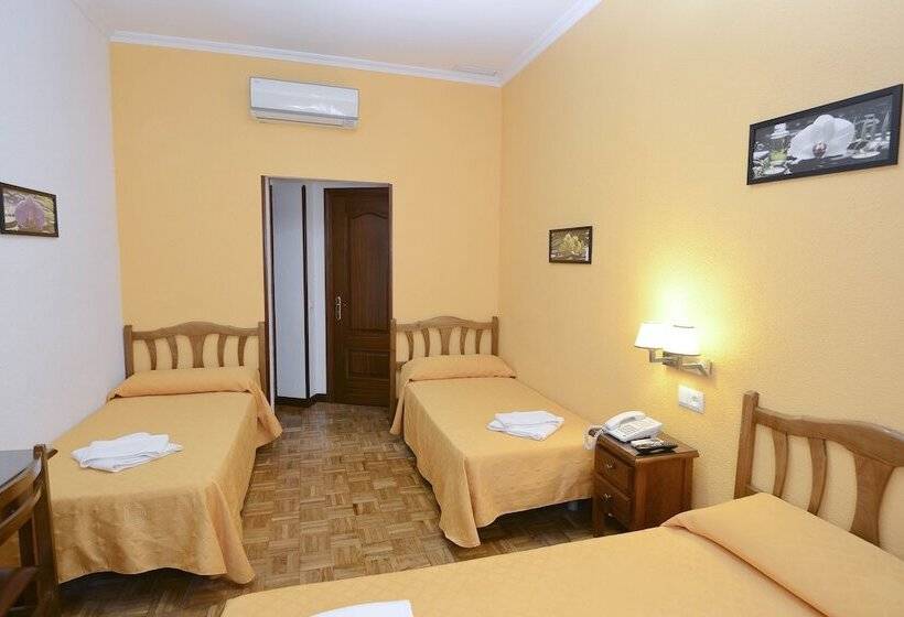 اتاق استاندارد سه نفره, Hostal Edreira