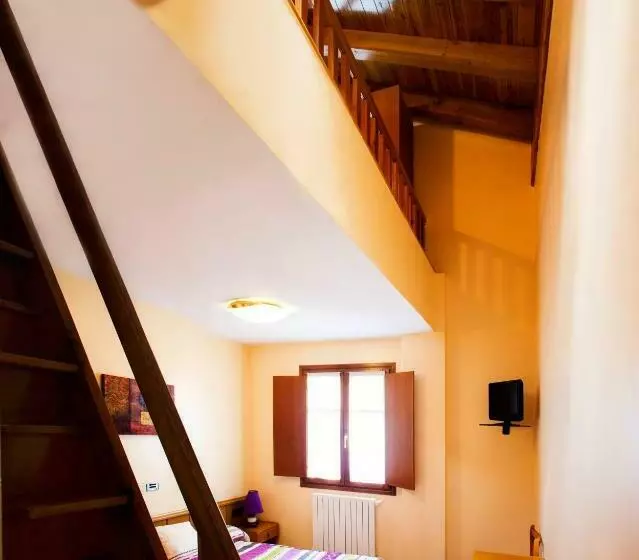 Habitació Triple Estàndard, Hostal Musunzar