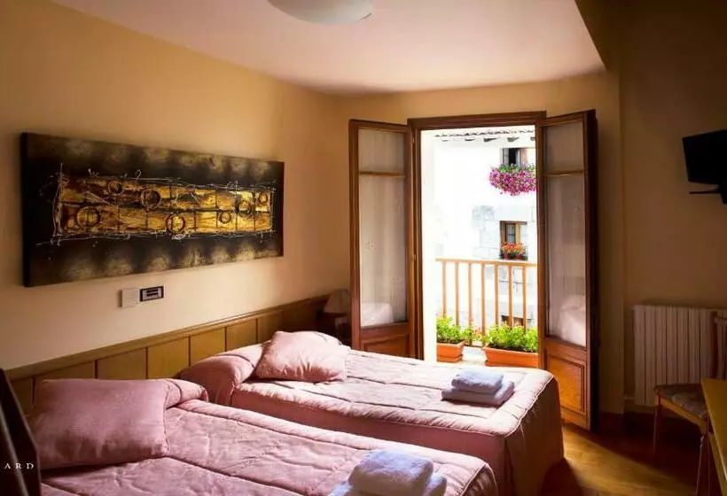 Habitació Quàdruple Estàndard, Hostal Musunzar