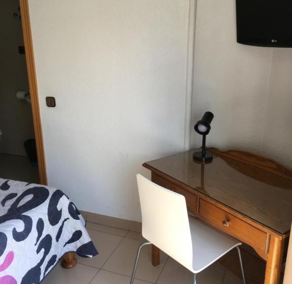 اتاق استاندارد یک نفره, Hostal Retiro