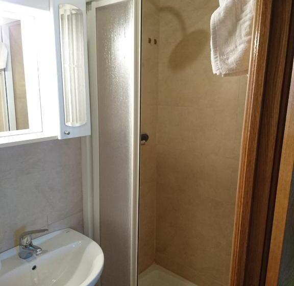 اتاق استاندارد سه نفره, Hostal Retiro