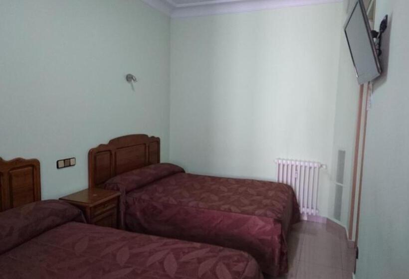 اتاق استاندارد سه نفره, Hostal Retiro