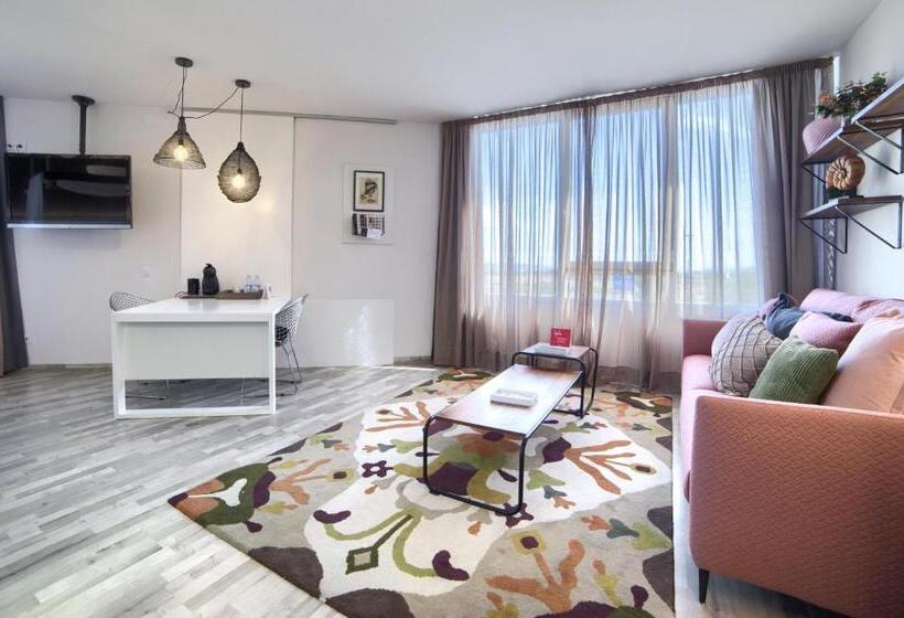 جناح, Luze El Villa