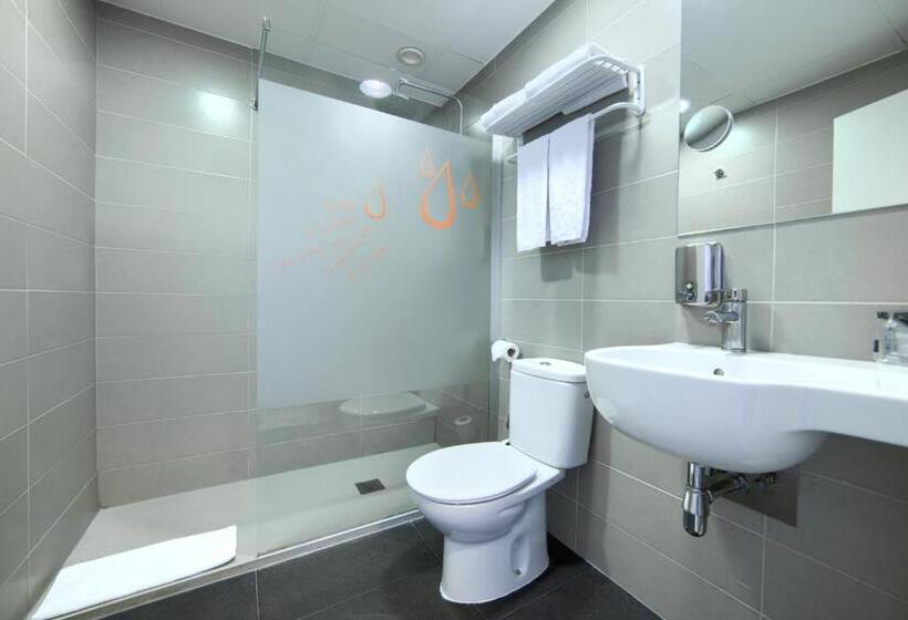 غرفة قياسية مزوَّدة بشُرفة, Luze El Villa