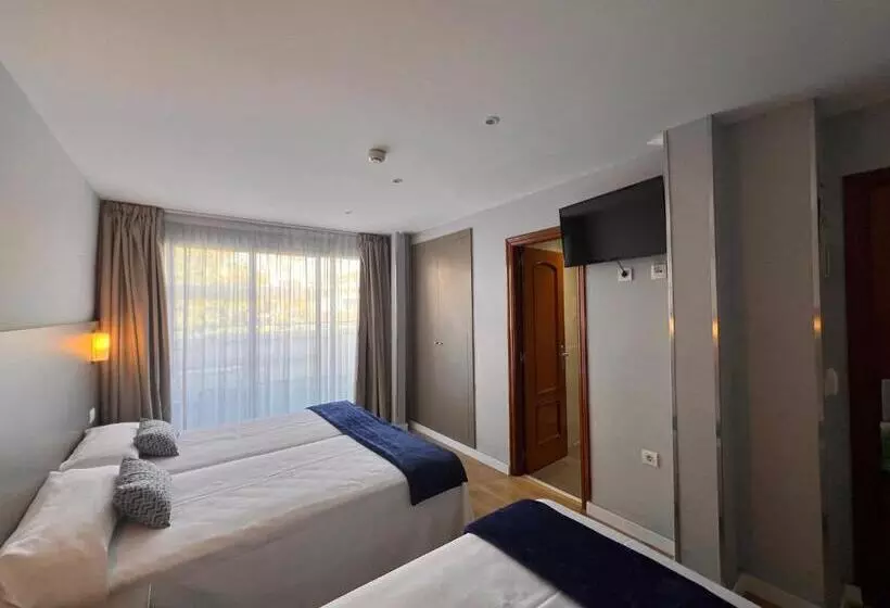 Standard Triple Room with Terrace, Montesol Benidorm