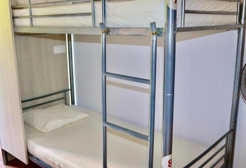 Номер Стандарт Четырехместный Совместный Санузел, Albergue Puente Para Peregrinos