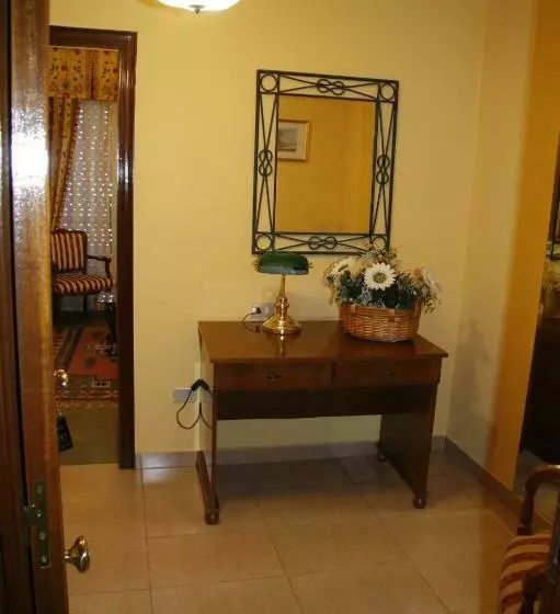 اتاق استاندارد یک نفره, San Rosendo