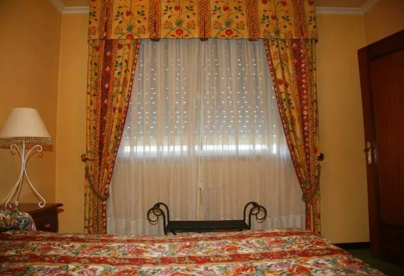 اتاق استاندارد یک نفره, San Rosendo