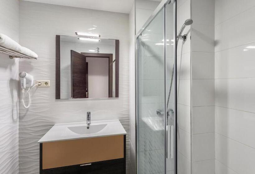 اتاق استاندارد سه نفره, Victoria Valdemoro