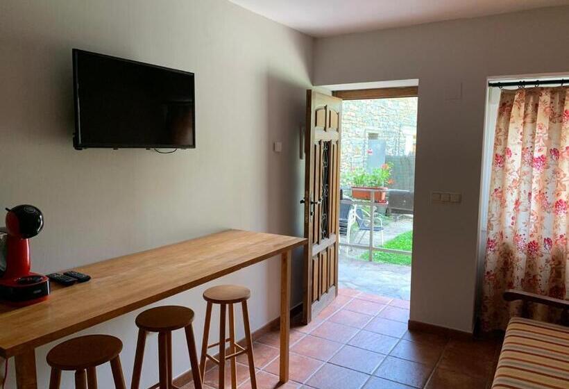 スーペリアファミリールーム, Charle