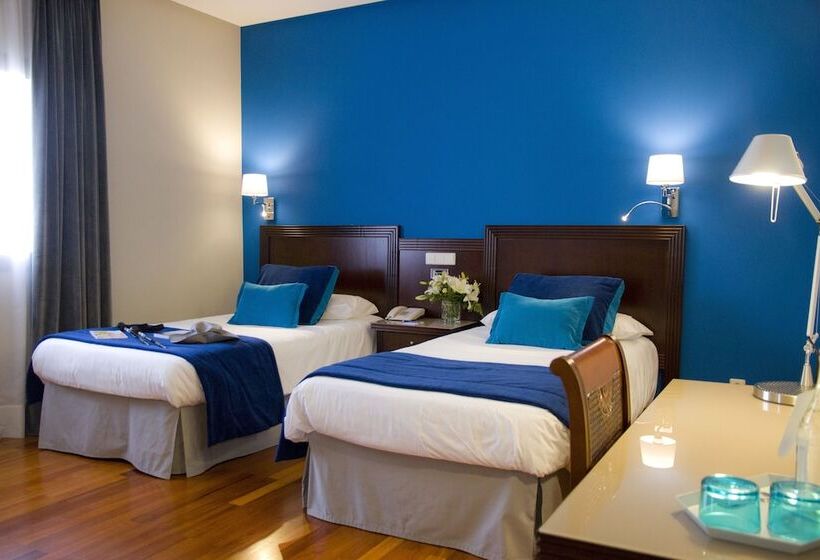 Номер Стандарт с Террасой, Escuela Santa Brigida