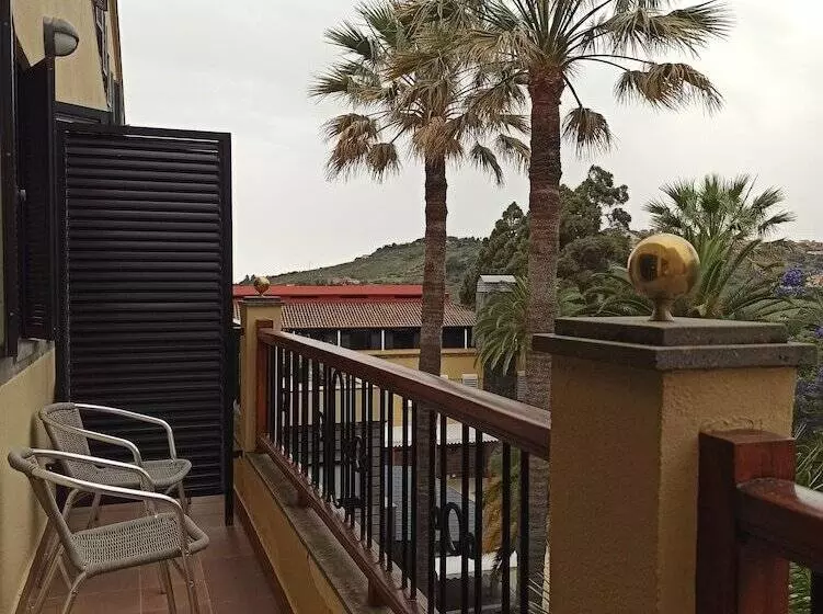 اتاق استاندارد با بالکن, Escuela Santa Brigida