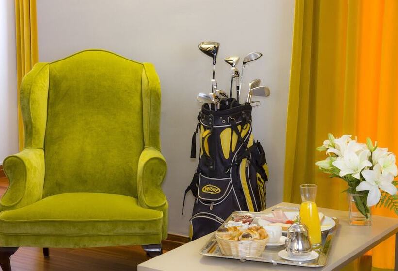 Номер Премиум, Escuela Santa Brigida