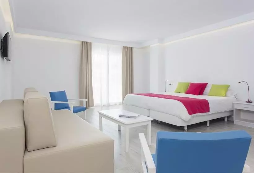 Cameră Superioară cu Priveliște către Piscină, Guya Wave