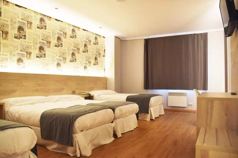 اتاق استاندارد چهار تخته, Hospedium Hotel La Marina Costa Da Morte