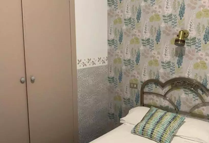 Standardzimmer, Hostal Pirineos